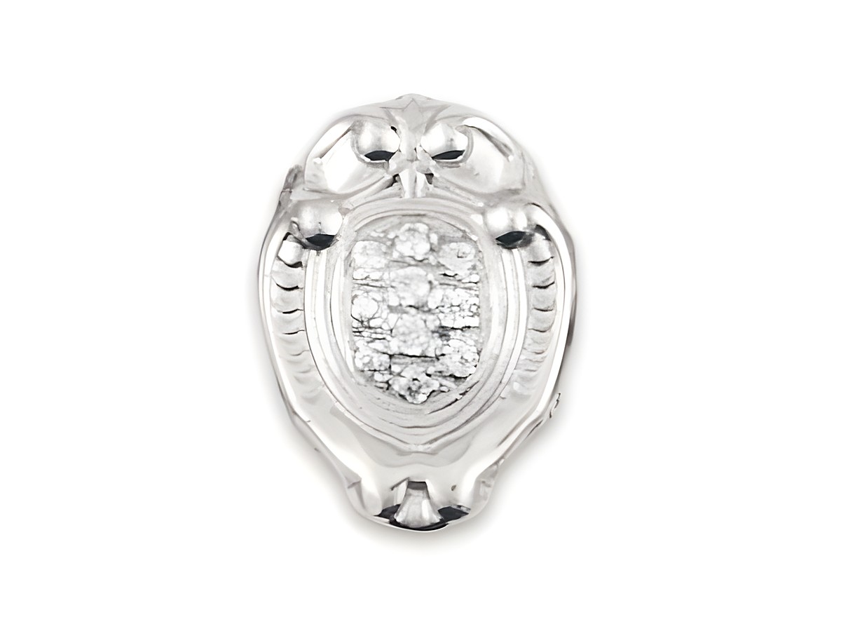 Elegantes Charm aus der Nomination Royal Classic Kollektion in Silber mit Zirkonia, stilvolles Design und feine Details, ideal für die persönliche Schmuckgestaltung.