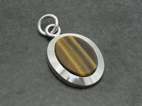 Silber Anhänger mit echtem Tigerauge in Braun, ovales Top-Design, elegant eingefasst von Juwelier Harnisch, ideal als Schmuckstück oder Geschenk.