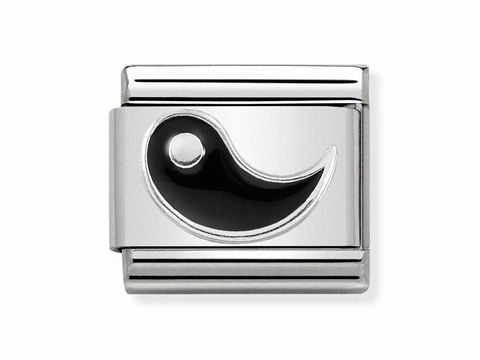 Das Bild zeigt ein silbernes Composable Classic Symbol von Nomination, das ein Yin-Symbol in schwarzem Emaille zeigt. Das Design kombiniert Edelstahl mit elegantem Motiv.