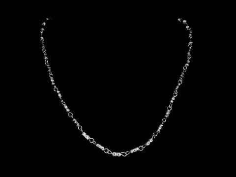 Lange Kette XXL versilbert im Zylinder Kettendesign mit einer Länge von 80 cm und einer Kettengröße von 4 x 4 mm, hergestellt von Juwelier Harnisch, elegante versilberte Kette für jeden Anlass.