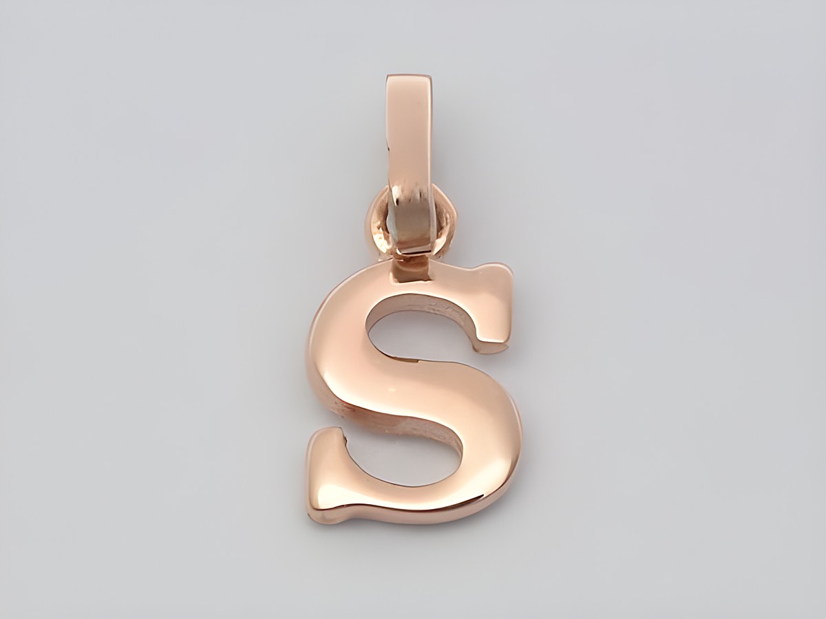 Buchstabe S Anhänger aus 925 Sterling Silber rosé vergoldet, elegant verarbeitet, eignet sich perfekt als Schmuckstück für persönliche Akzente. Ideal für jeden Anlass. Herstellungsmarke Juwelier Harnisch.