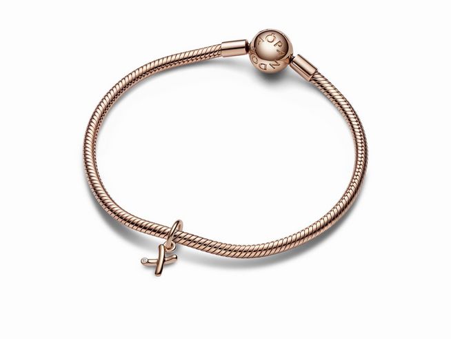 Eleganter Pandora Charm 782482C01 aus Roségold mit Zirkonia, Buchstabe X als Anhänger, ideale Ergänzung für jedes Armband und perfekt für besondere Anlässe.