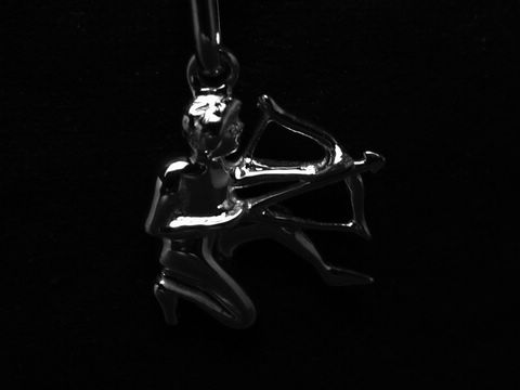 Schütze - poliertes Sternzeichen - 925 Sterling Silber, ein filigraner Anhänger zeigt einen Schützen mit Bogen und Pfeil in ansprechendem Design, hergestellt von Juwelier Harnisch.
