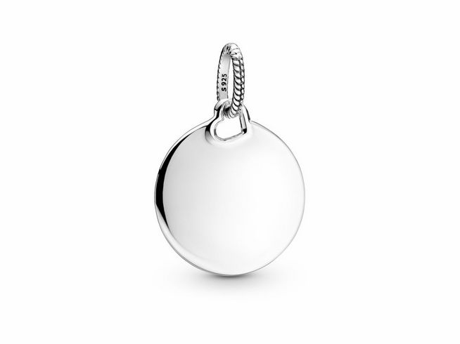 398610000-0 Ein gravierbarer runder Anhänger aus Sterling Silber von Pandora, Modell 398610C00, mit einer glatten, polierten Oberfläche und einer Öse zum Aufhängen.