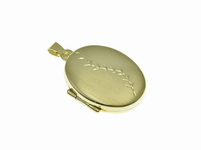 Ovaler Medaillon aus vergoldetem Sterling Silber, mattiert mit zarter Ranke, Hersteller Juwelier Harnisch, elegantes Design in Gelbgold.