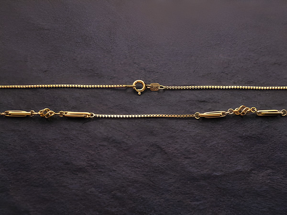 Goldkette DESIGN aus Gold 333 mit einer Länge von 80 cm, hergestellt von Juwelier Harnisch, zeigt ein elegantes und zeitloses Muster sowie einen sicheren Verschluss.