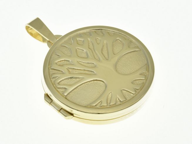 Rundes Medaillon aus Sterling Silber, teilmattiert, mit Lebensbaum-Motiv, vergoldet in Gelbgold, hergestellt von Juwelier Harnisch. Ein elegantes Schmuckstück für besondere Anlässe.
