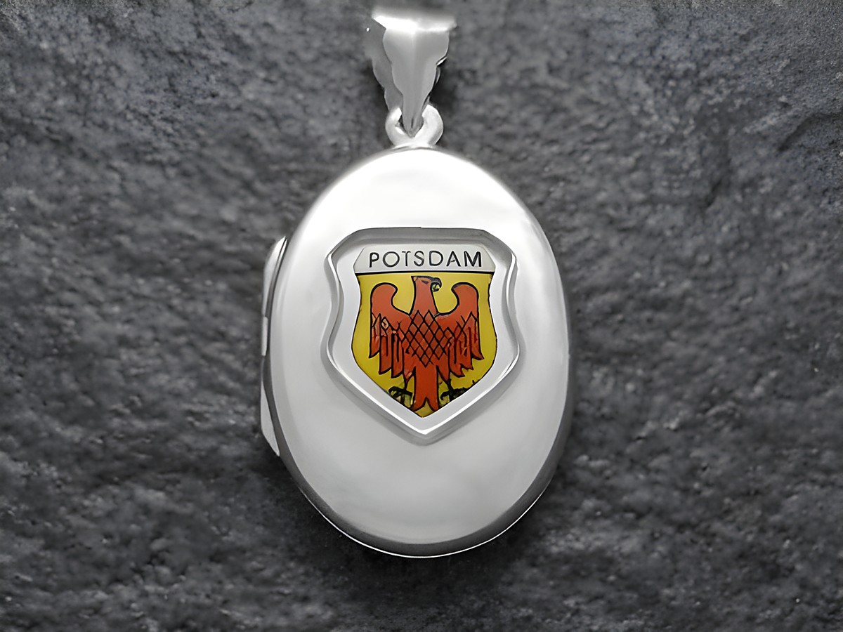 Silbermedaillon mit dem Länderwappen von Potsdam, Deutschland, in charakteristischen Farben. Hergestellt von Juwelier Harnisch, Brandenburg, ideal für Sammler und Liebhaber von regionaler Geschichte.