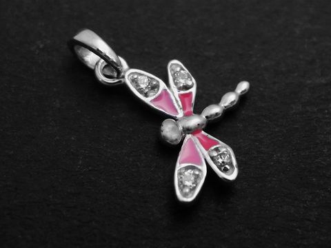 Anhänger in Form einer Libelle aus rhodiniertem Sterling Silber, verziert mit rosa-fuchsia Zirkonia-Lack, hergestellt von Juwelier Harnisch, speziell für Kinder.