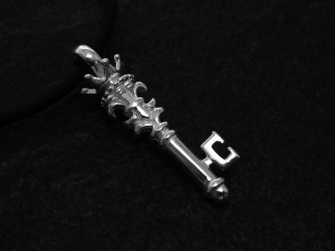 Königlicher Schlüssel Silber Anhänger poliert, Hersteller Juwelier Harnisch, detailreiches Design mit elegantem Schlüsselansatz, ideal als Schmuckstück oder Geschenk.
