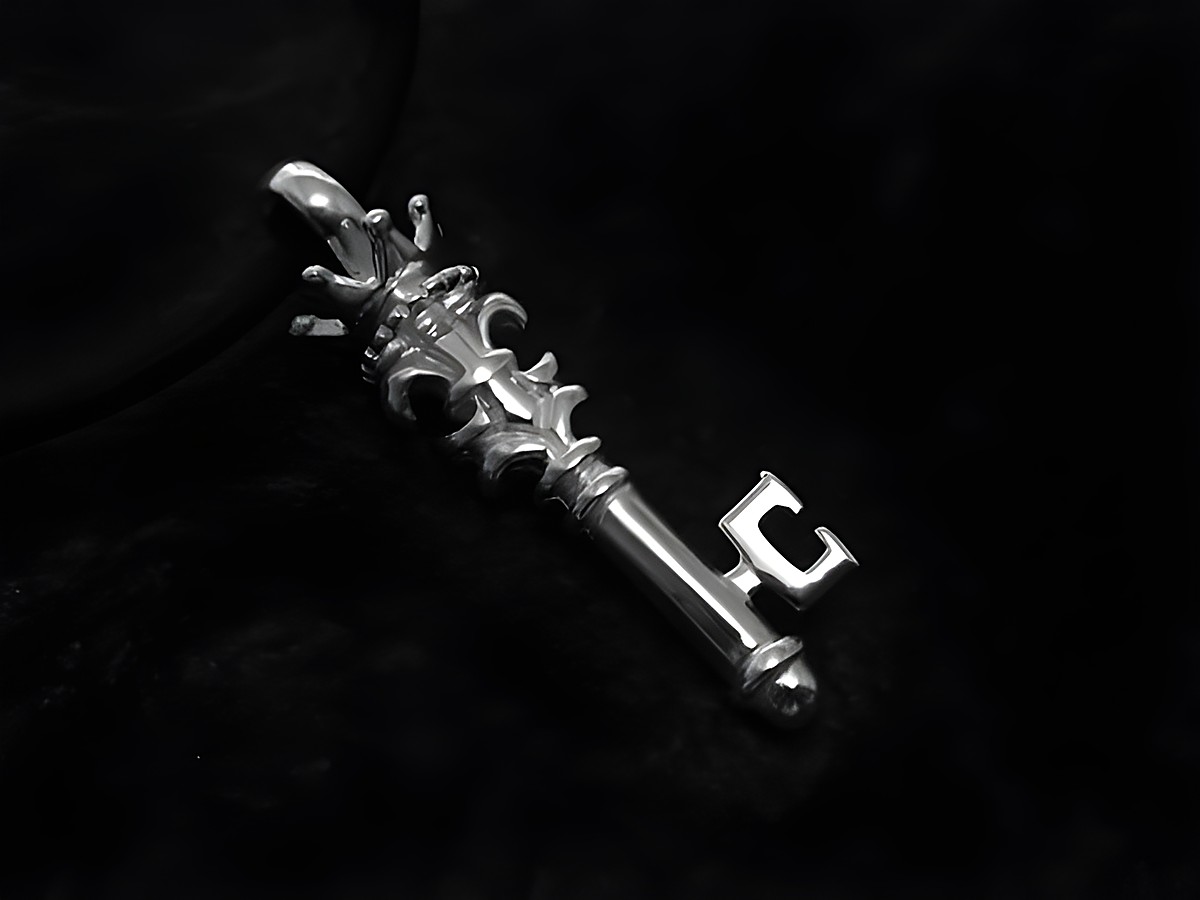Königlicher Schlüssel Silber Anhänger poliert, Hersteller Juwelier Harnisch, detailreiches Design mit elegantem Schlüsselansatz, ideal als Schmuckstück oder Geschenk.
