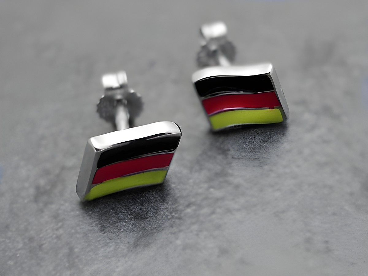 Ohrringe aus Sterling Silber mit rhodiniertem Finish, sportliches Design in den Farben Schwarz, Rot und Gold, Deutschland Fanartikel, hergestellt von Juwelier Harnisch, ideal für Deutschland-Fans.