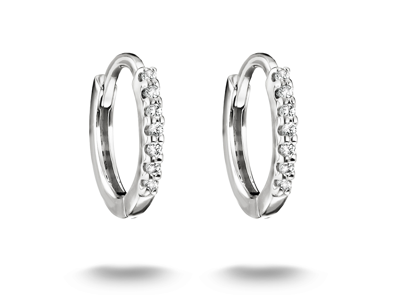 Thomas Sabo Creolen aus Silber mit weißem Zirkonia, 10,5 mm hoch, modern und elegant gestaltet, ideale Neuheit für jeden Anlass, funkelnder Schmuck für stilvolle Auftritte.