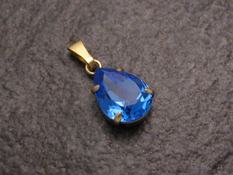 Blauer Strass Anhänger im Tropfendesign mit goldfarbener Fassung, ideal für einen sexy City Look, Hersteller Juwelier Harnisch, erhältlich in weiteren Formen.
