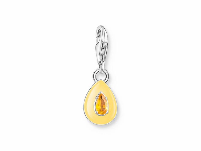 Thomas Sabo Charm-Anhänger in Tropfenform aus Silber mit orangefarbener Emaille und einem funkelnden Glas-Keramik Stein, ideal für persönliche Schmuckstücke.