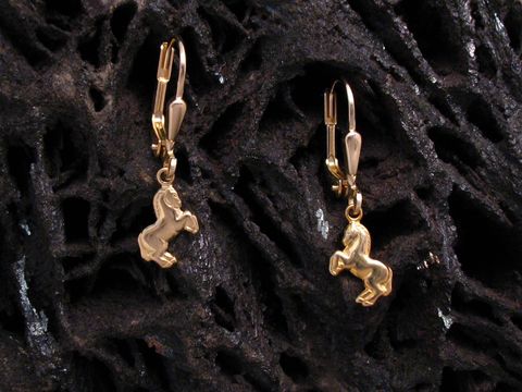 Hängende Ohrringe Pferdchen aus Gold für Kinder, hergestellt von Juwelier Harnisch, mit einem niedlichen Pony-Design, ideal für kleine Pferdefans.