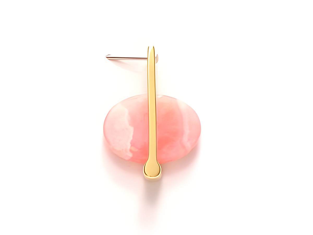 Ovaler Rhodochrosit Anhänger mit Gold Auflage Doublé von Juwelier Harnisch, eleganter Schmuck mit zartem, pinken Farbton und schlichter Designline. Ideal für stilvolle Akzente.
