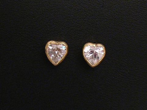 Ohrringe in Herzform aus Gold mit Zirkonia, ideal als Geschenkidee, hergestellt von Juwelier Harnisch, glänzende Steine setzen Akzente und verleihen Eleganz.