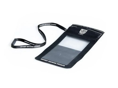 Luminox Bear Grylls wasserdichte Handytasche JAC.L065 in Schwarz mit durchsichtiger Vorderseite und verstellbarem Trageband für sicheren Schutz von Smartphones und Wertsachen.