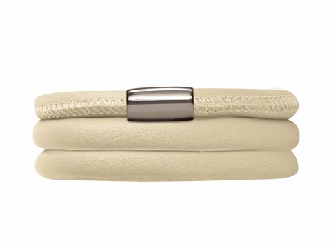 Endless Lederarmband in Nude Triple mit dreifacher Wicklung aus hochwertigem Edelstahl Silber, Länge 57 cm, elegant und modern, ideal für jeden Anlass.