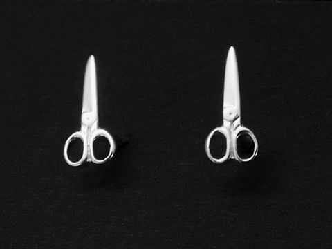 Silber Ohrringe in Form von Scheren als Ohrstecker, rhodiniert, Hersteller Juwelier Harnisch, ohne Stein, elegant und originell gestaltet.