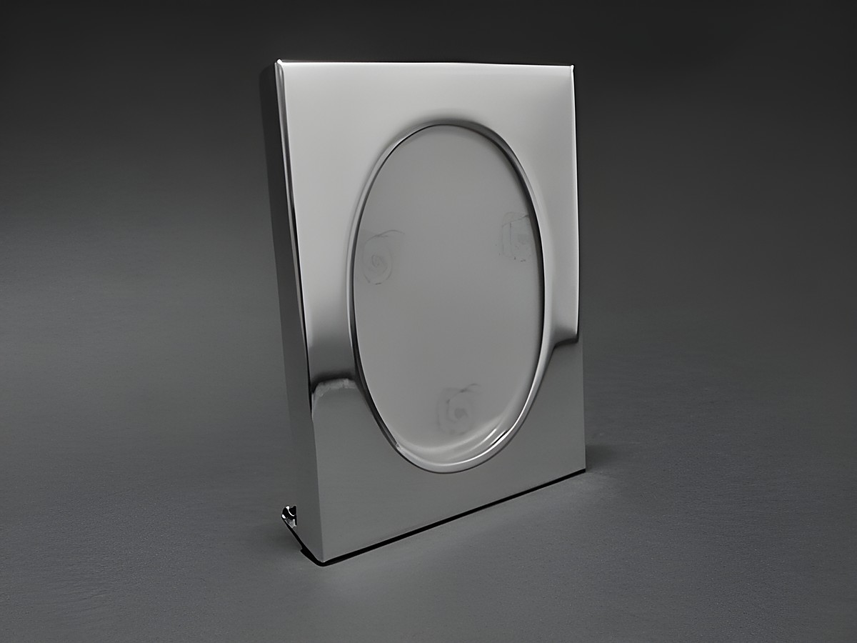 Versilberter Bilderrahmen 7 x 5,5 cm für 5,2 x 3,7 cm Bilder, oval mit möglicher Gravur, Hersteller Juwelier Harnisch, elegantes Design für besondere Erinnerungen.