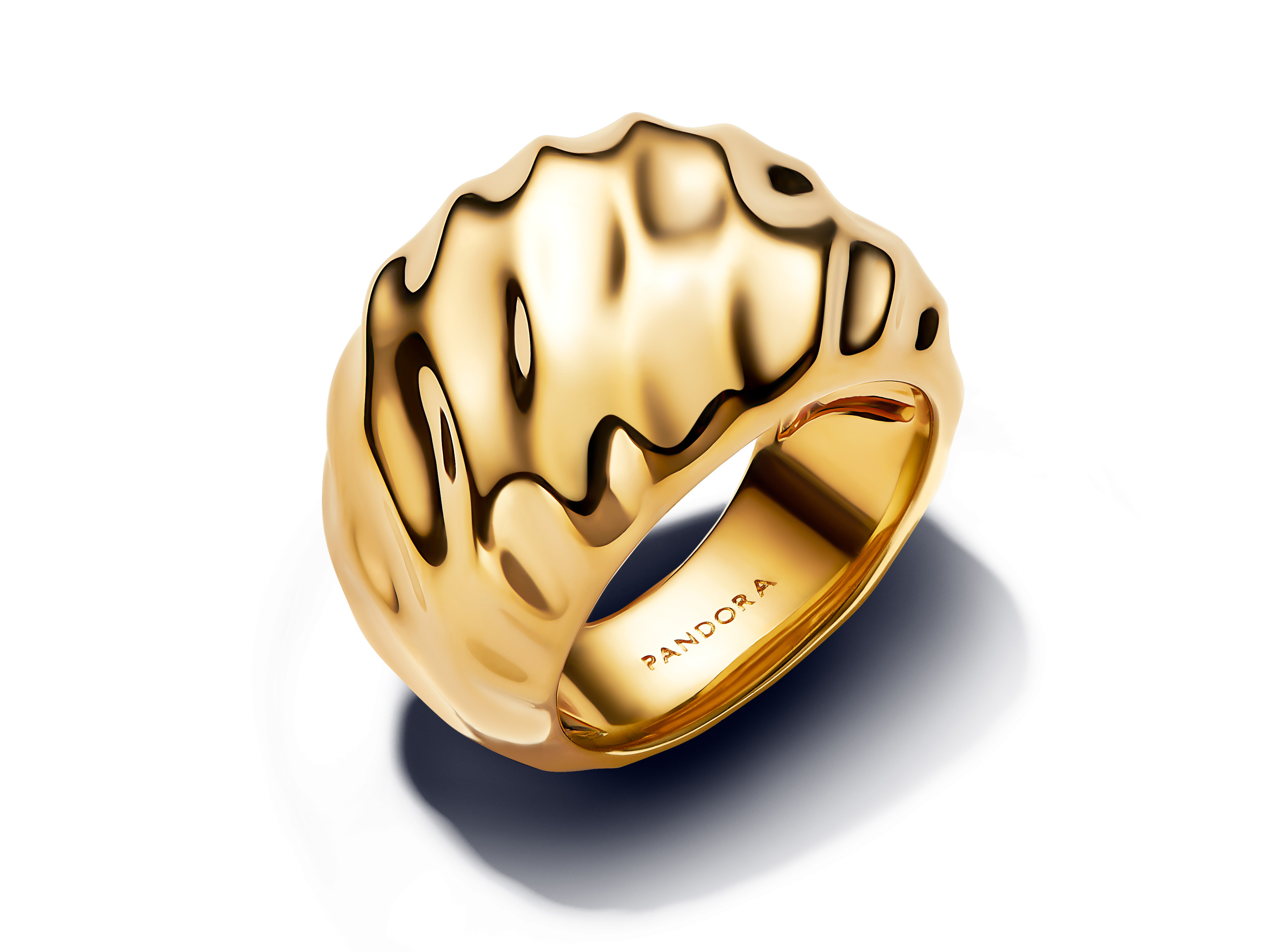 Pandora ESSENCE 163884C00-48 - gewellter Statement-Ring - Gelbgold Vergoldung - Gr. 48 Gewellter Statement-Ring aus Gelbgold Vergoldung von Pandora in Größe 48, glänzende Oberfläche mit organischen Formen, stilvolles Schmuckstück für besondere Anlässe.