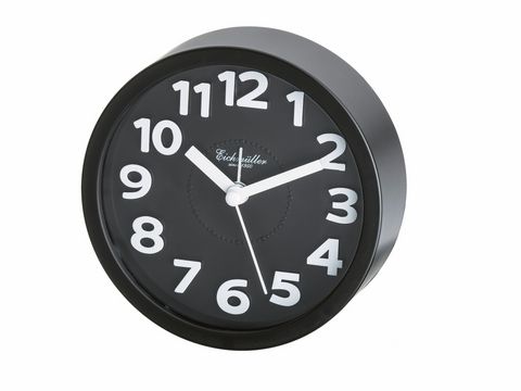 Runder schwarzer Wecker mit schleichender Sekunde und Alarmfunktion, hergestellt von Juwelier Harnisch, ideal für jeden Raum und modernes Design.