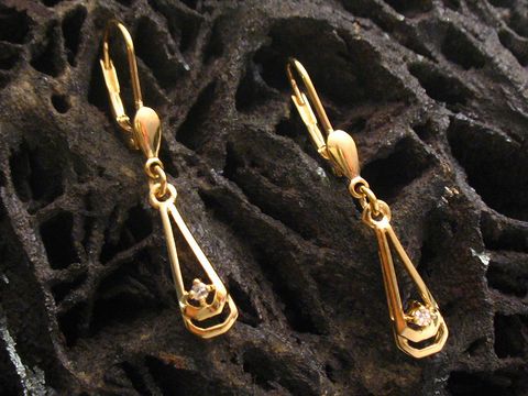 Elegante Gold Ohrhänger ohne Stein vom Hersteller Juwelier Harnisch, mit feinem Design und klassischer Ausstrahlung, ideal für besondere Anlässe.