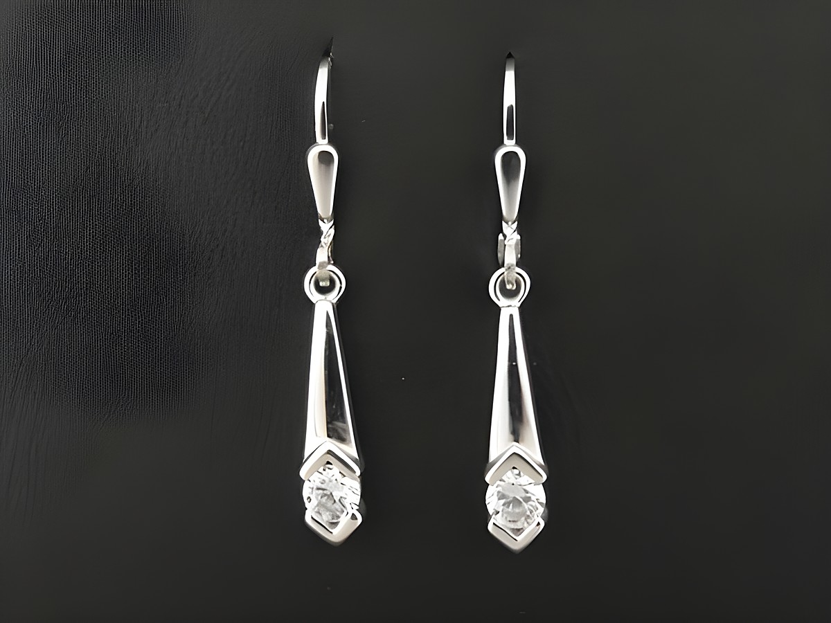 Design Ohrhänger charmant aus Sterling Silber rhodiniert mit Zirkonia von Juwelier Harnisch, filigran verarbeitet und elegant, mit funkelndem Stein für besondere Anlässe.