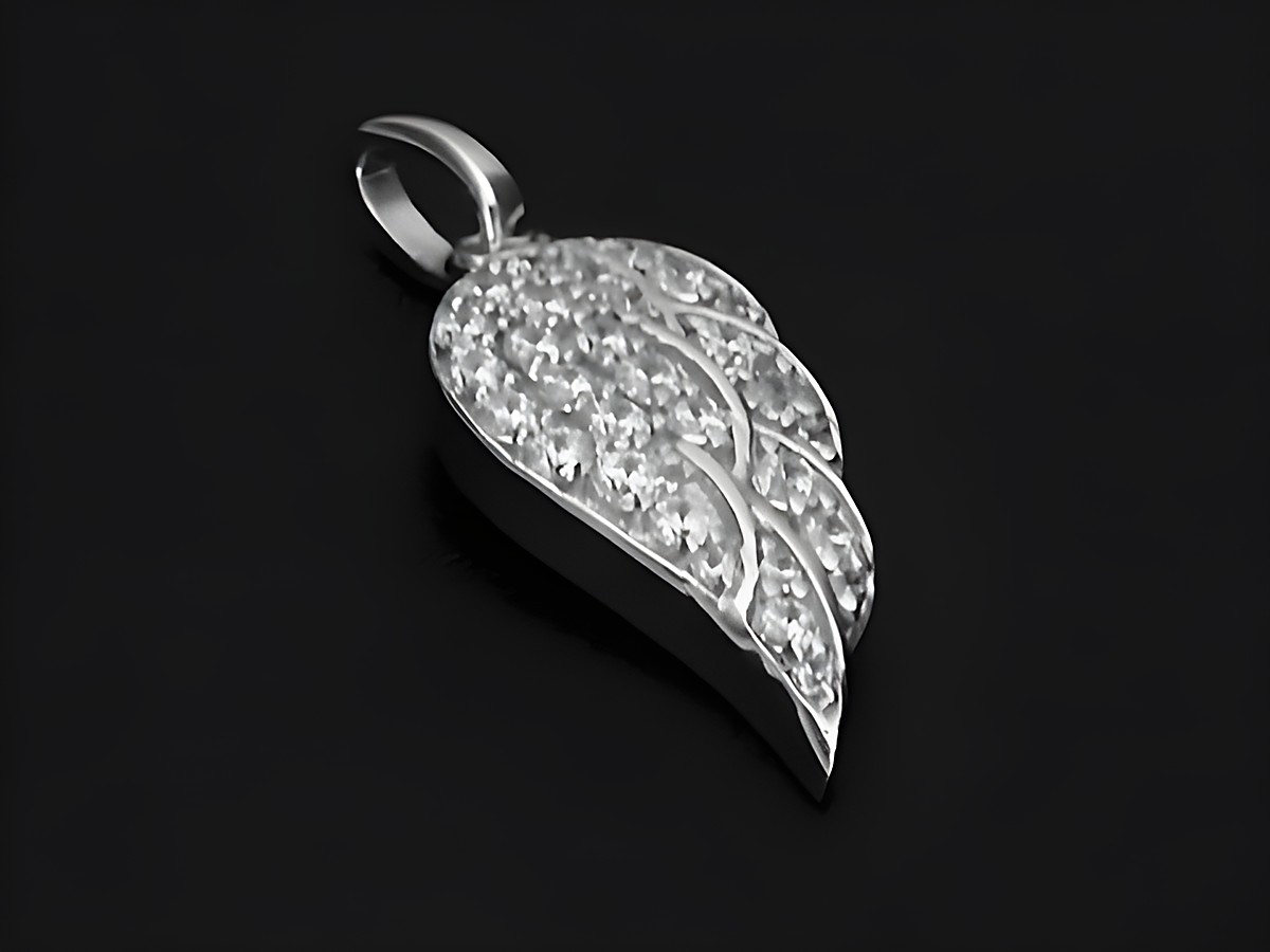 Flügel Anhänger aus 925 Sterling Silber rhodiniert, verziert mit funkelnden Zirkonia, Hersteller Juwelier Harnisch, ideales Schmuckstück in elegantem Design.
