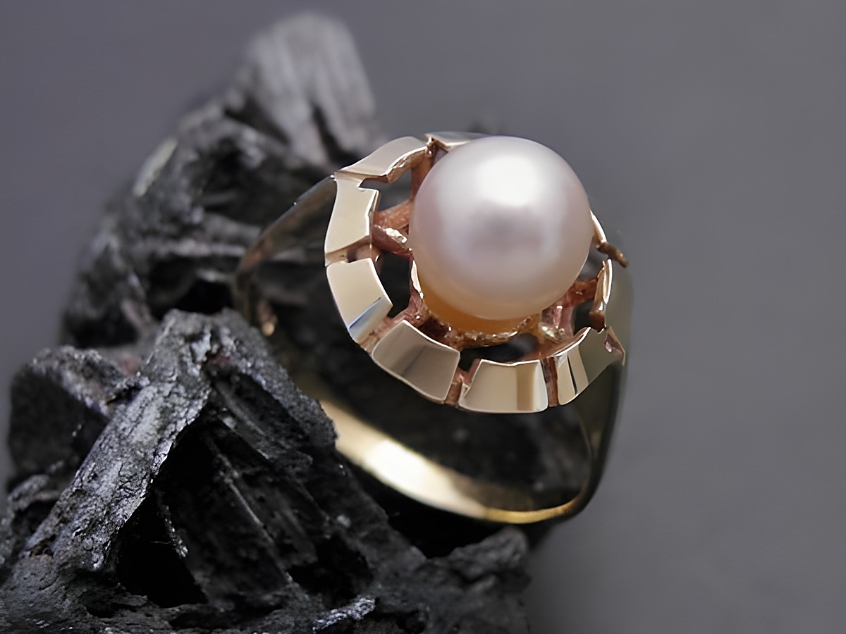 Gold Perlen Ring eindrucksvoll mit Zuchtperle von 6,9 mm und Gold 333. Größe 55,5 bis 56/18, hergestellt von Juwelier Harnisch.