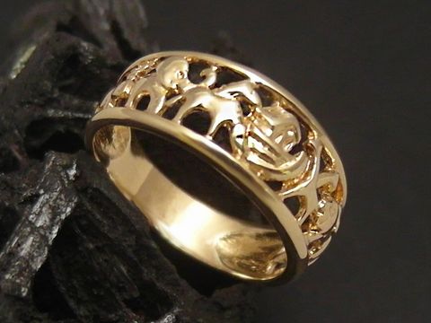 Goldring Arche Noah aus 585er Gold in der Größe 54 von Juwelier Harnisch, kunstvoll verziert mit stilisierten Tieren, ideal als Schmuckstück oder Geschenk.