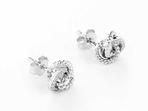 Knoten Ohrstecker aus rhodiniertem Silber mit verschlungenem Design, ohne Stein, gefertigt von Juwelier Harnisch, Zirkonia Weiß.