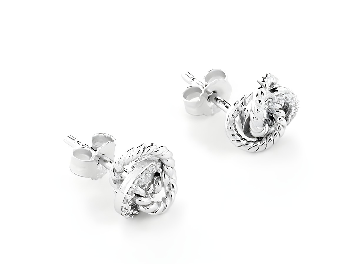 Knoten Ohrstecker aus rhodiniertem Silber mit verschlungenem Design, ohne Stein, gefertigt von Juwelier Harnisch, Zirkonia Weiß.