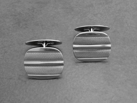 Original 60er Echt Silber Manschettenknöpfe NEU Hersteller Juwelier Harnisch Echt Silber, stilvolles Design mit Streifen und Struktur, perfekt für schicke Anlässe.