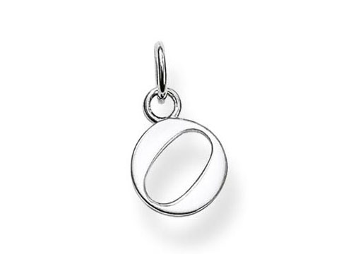 Silberner Buchstaben Anhänger O von Thomas Sabo, elegant und zeitlos gestaltet, ideal zum Personalisieren von Schmuckstücken. Ein besonderes Accessoire für jeden Anlass.
