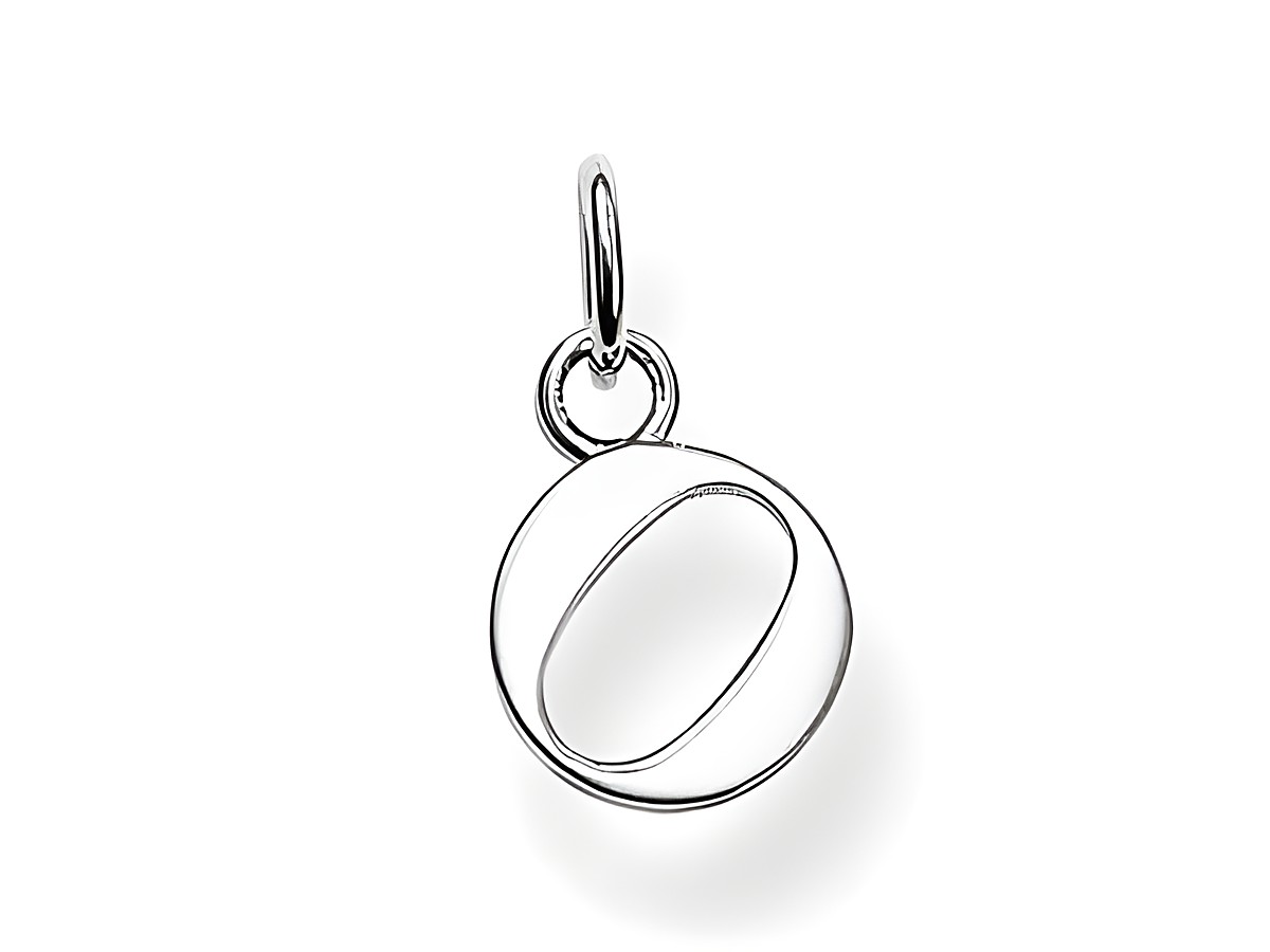 Silberner Buchstaben Anhänger O von Thomas Sabo, elegant und zeitlos gestaltet, ideal zum Personalisieren von Schmuckstücken. Ein besonderes Accessoire für jeden Anlass.