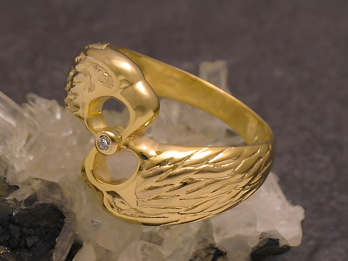 Goldring mit zwei Adlern aus Gold 333 und Brillant, Größe 64, hergestellt von Juwelier Harnisch, für einen modischen und eleganten Look über Größe 60/19. – Ansicht 2