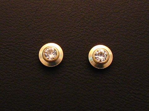 Moderne Ohrringe aus Gold 333, elegant mit Zirkonia, Hersteller Juwelier Harnisch, stilvolles Design für besondere Anlässe.