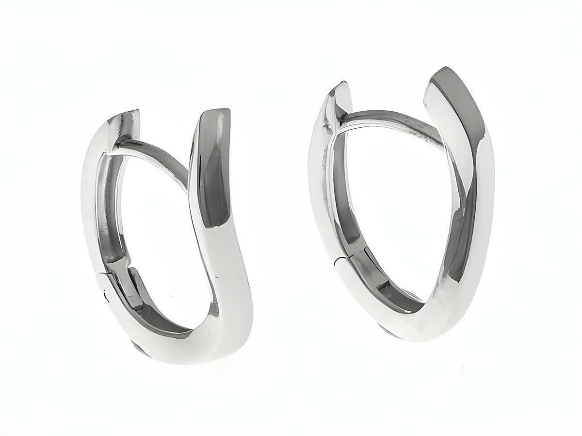 Creolen aus rhodiniertem Sterling Silber mit einem Durchmesser von 1,8 cm und einer Stärke von 2,2 mm vom Hersteller Juwelier Harnisch, elegant und zeitlos. Ideal für jeden Anlass.