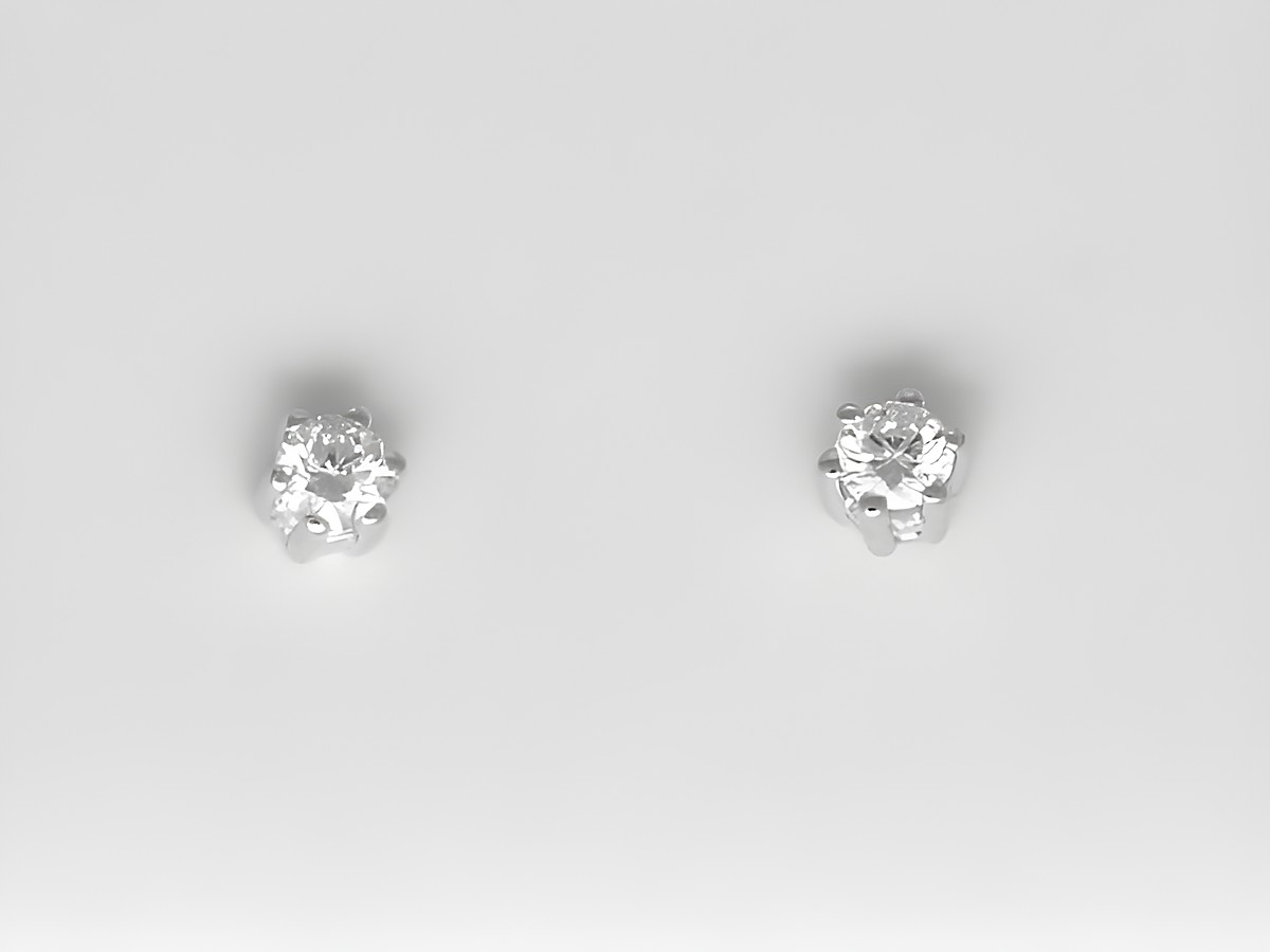 Weißgold Ohrringe mit Krappenfassung, hinreißend, besetzt mit Brillanten 0,20 ct. W/Si, Stecker, Hersteller: Juwelier Harnisch, elegante Schmuckstücke für jeden Anlass.