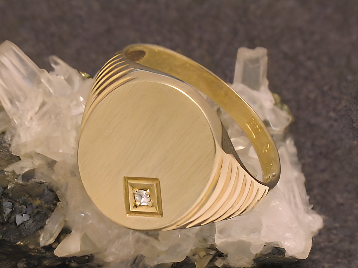 Goldring klassisch Gold 585 mit Diamant Größe 59,5, Hersteller Juwelier Harnisch, bis Größe 60/19, elegant und zeitlos gestaltet, ideal als Schmuckstück für besondere Anlässe.