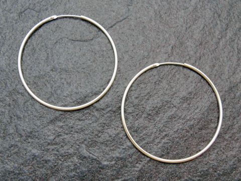 347027-0 Creolen 4,4 cm aus Gold auf Sterling Silber, vergoldet mit einer Dicke von 1,5 mm, elegant und zeitlos, hergestellt von Juwelier Harnisch, ideal für jeden Anlass.
