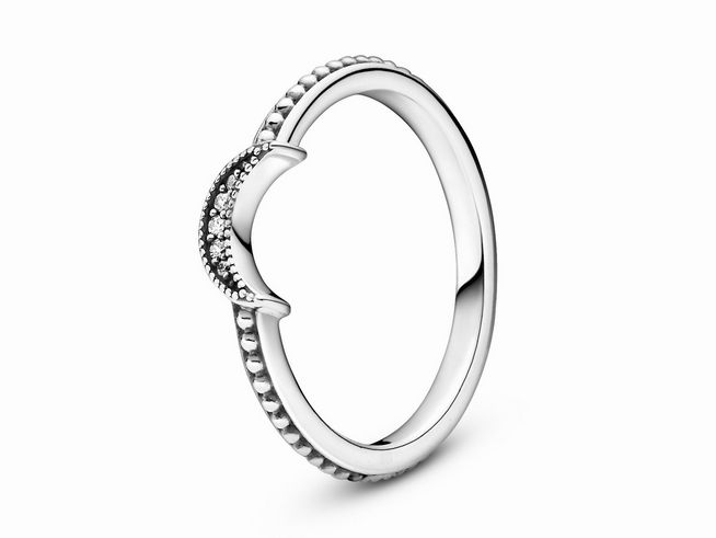 Funkelnder Halbmond Ring von Pandora aus Silber, Größe 58, ziert von Zirkonia-Steinen, mit einem eleganten design und feiner Detailverarbeitung. Ideal für jeden Anlass.