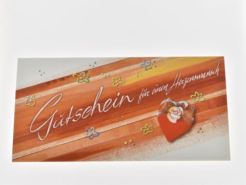 Gutscheinkarte mit einem herzförmigen Motiv und Blumen, gestaltet für einen Herzenswunsch, Hersteller Juwelier Harnisch, ansprechend in warmen Farben.