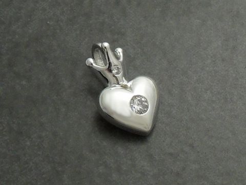 Silber Anhänger Krone Herz aus Sterling Silber 925 mit Zirkonia, elegant und moderne Schmuckgestaltung von Juwelier Harnisch, ideal für persönliche Akzente.