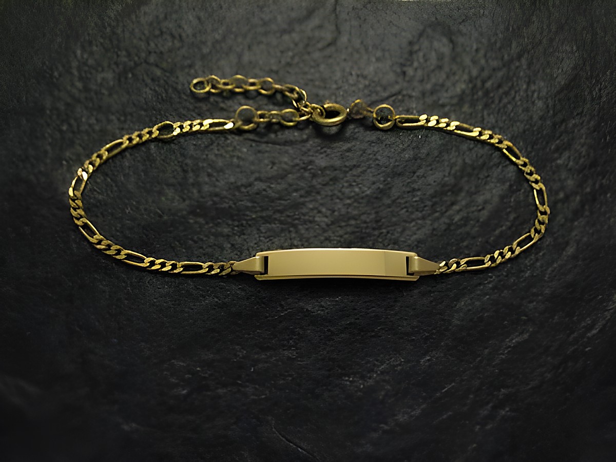 Gravur Armband aus Gold 333 mit einer Länge von 19,5 cm, verfügt über eine glatte Gravurplatte und eine edle Kette, hergestellt von Juwelier Harnisch.