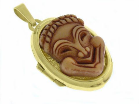 Medaillon mit Cabochon aus Gold 585, gefertigt von Juwelier Harnisch, zeigt eine kunstvoll gestaltete Maske mit feinen Details und einem eleganten Rahmen.