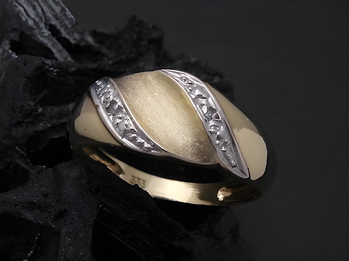 Imposanter Goldring aus Gold 333 bicolor mit Diamanten, Größe 54, Hersteller Juwelier Harnisch, bis Größe 54 17,5.